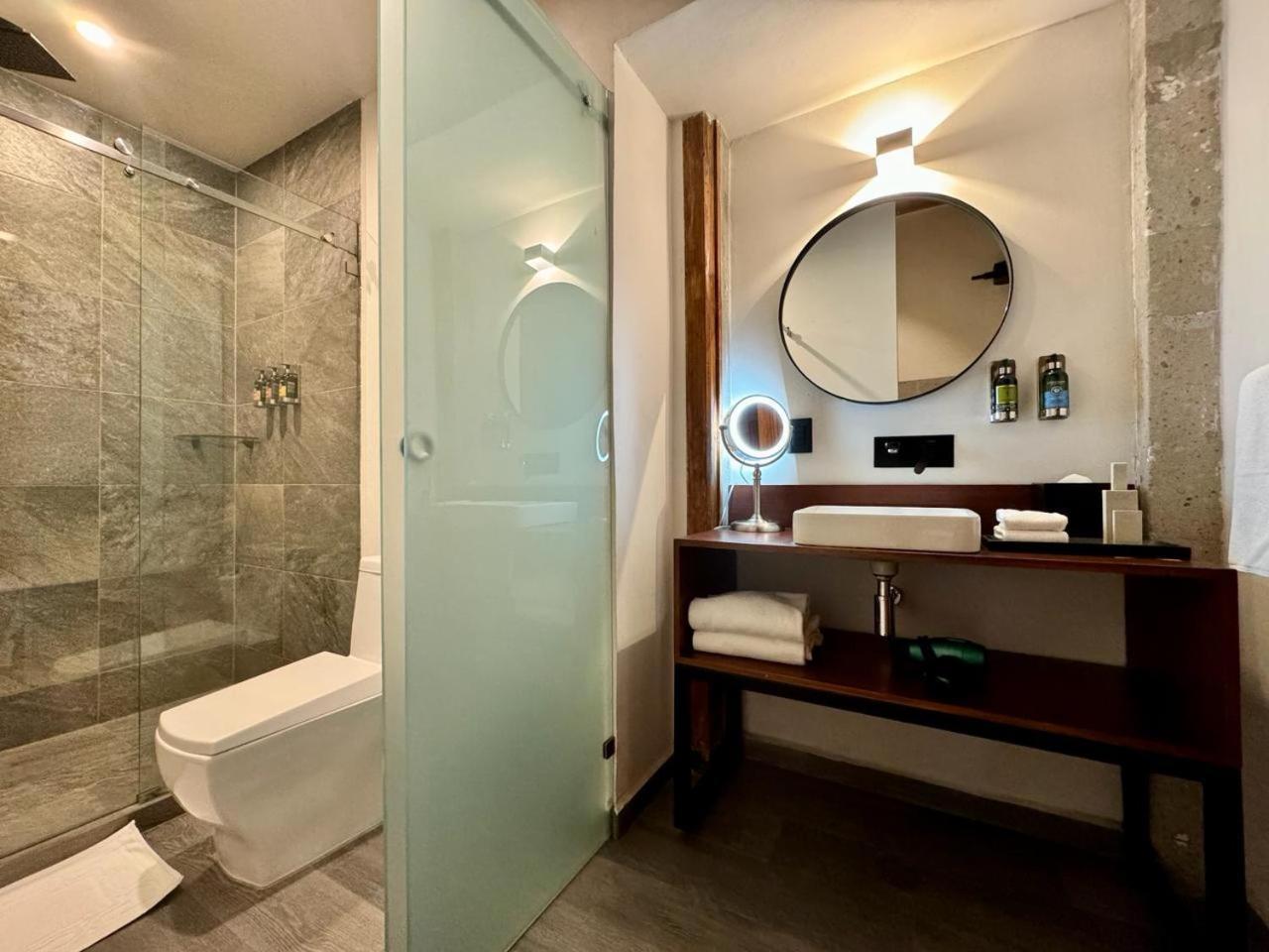 Junior Suite,1774067769:JPEG
